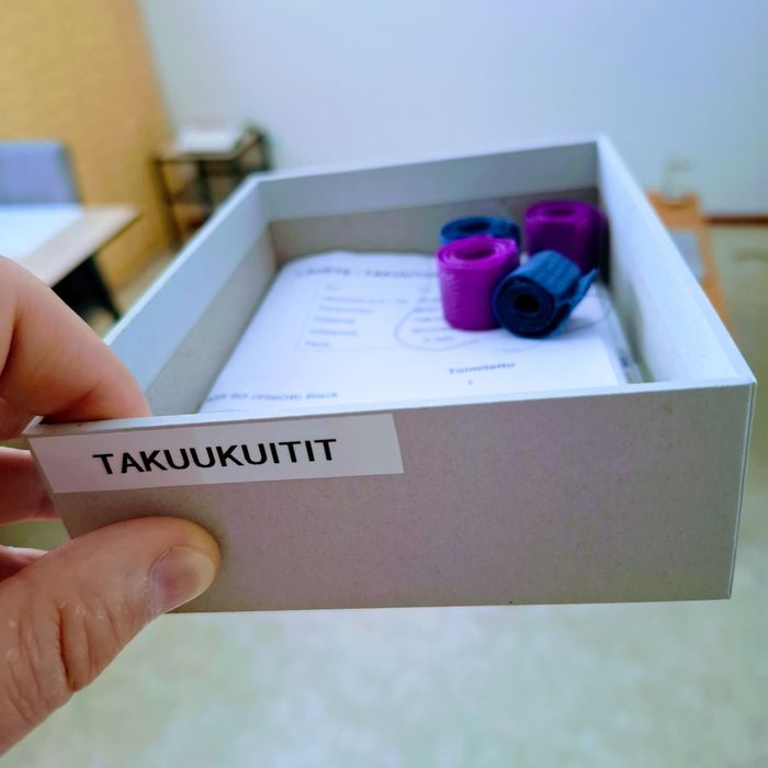 Bluetooth-kuulokkeiden pakkausmateriaalista kätevä kuittiarkisto